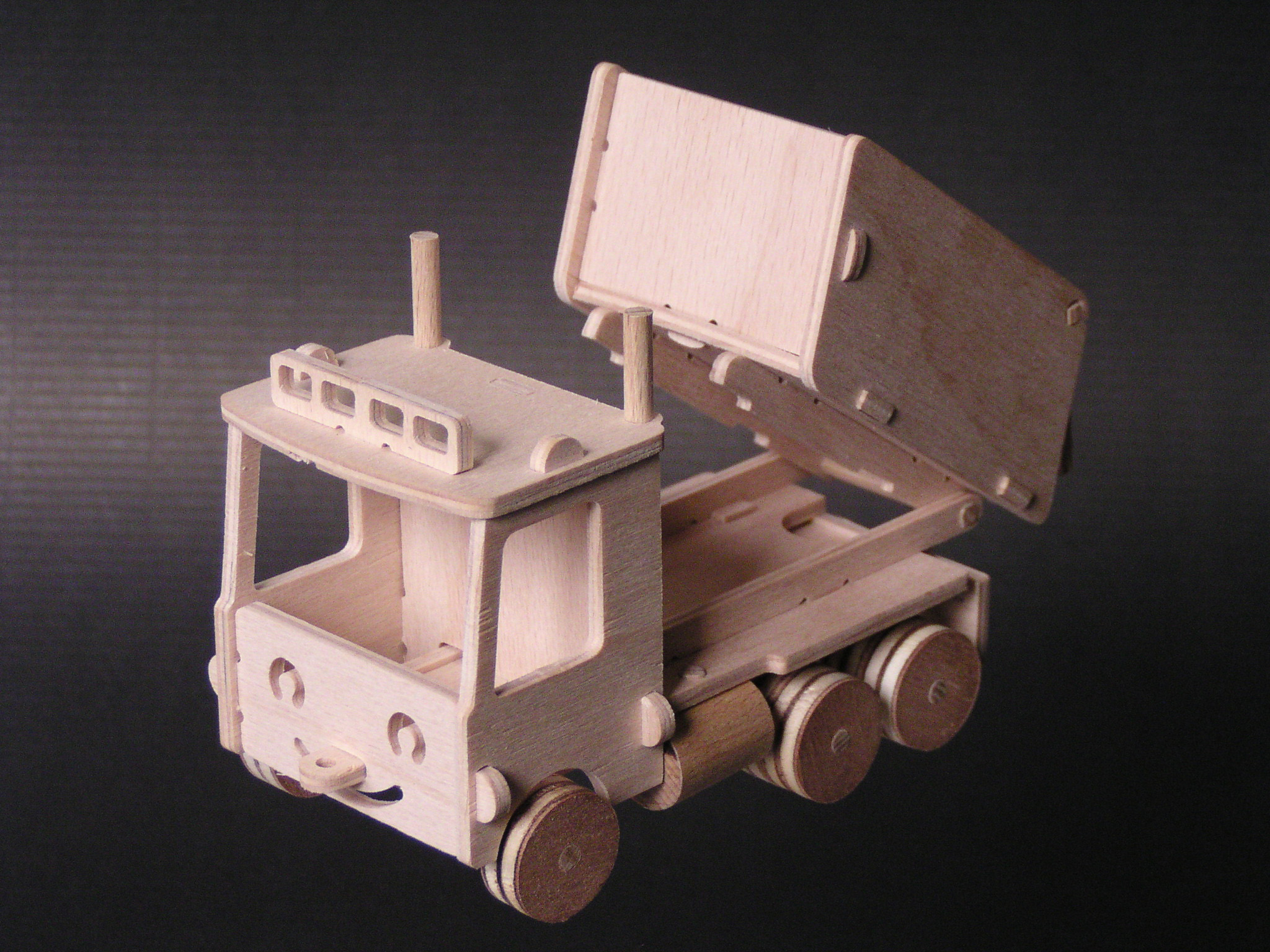 HVP TECHNIC - Autíčko se skápěčkou