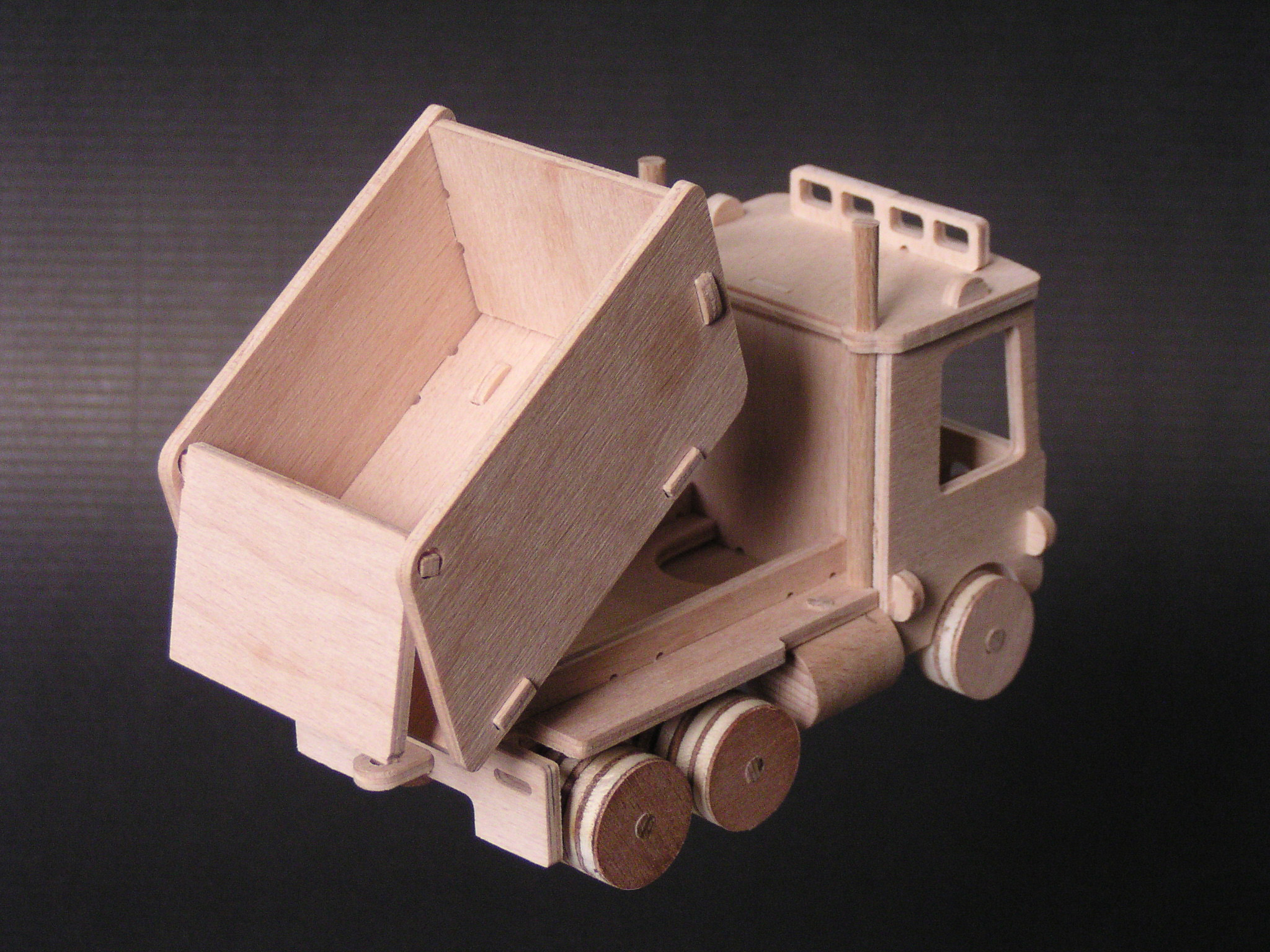 HVP TECHNIC - Autíčko se skápěčkou