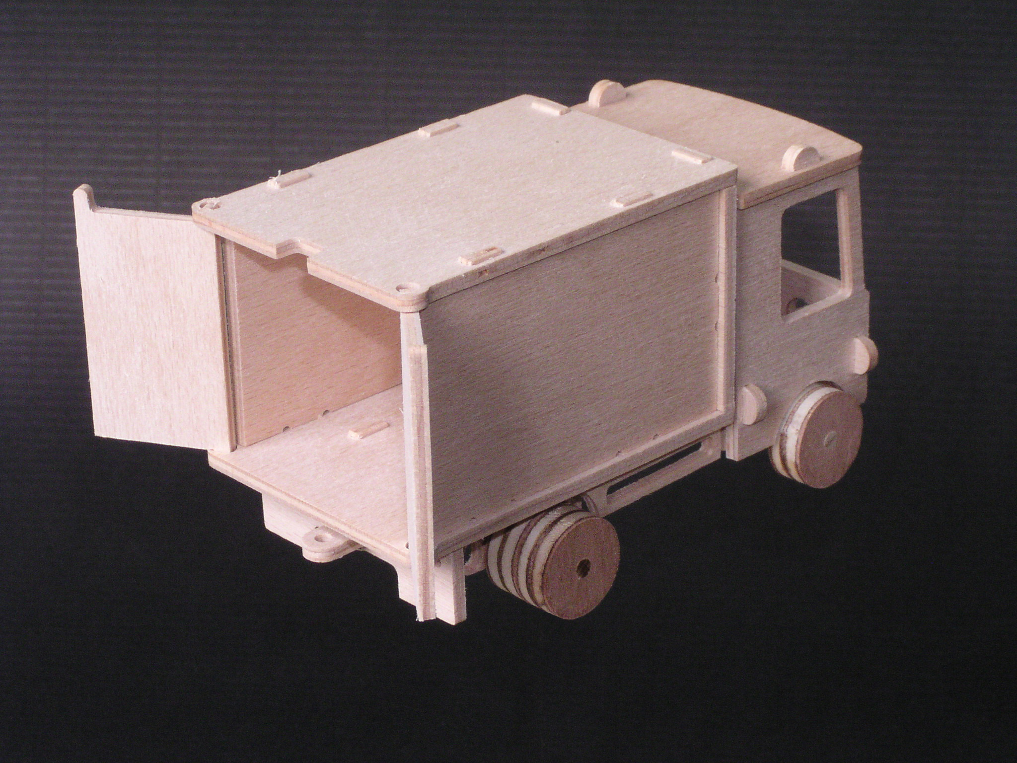 HVP TECHNIC - Autíčko skříňová nástavba